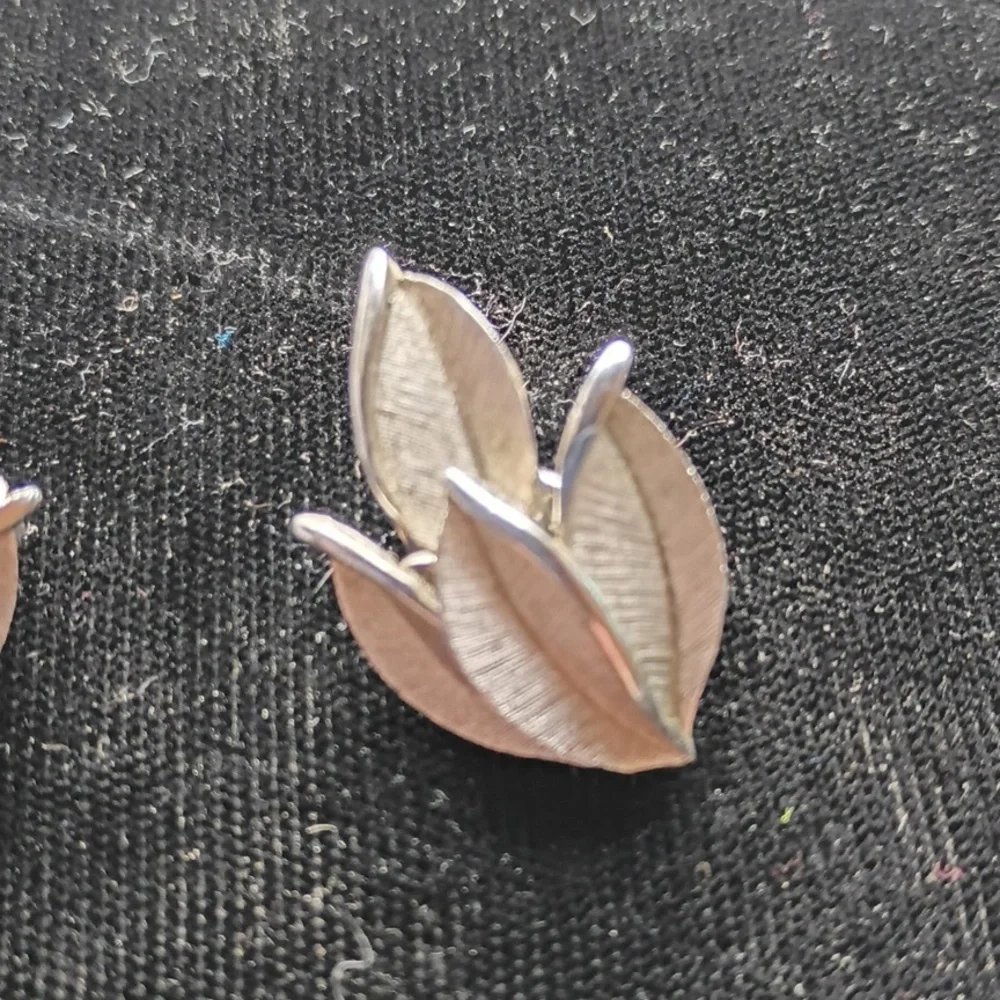 Trifrai Silver Tone Four Leaves Clip On Earrings