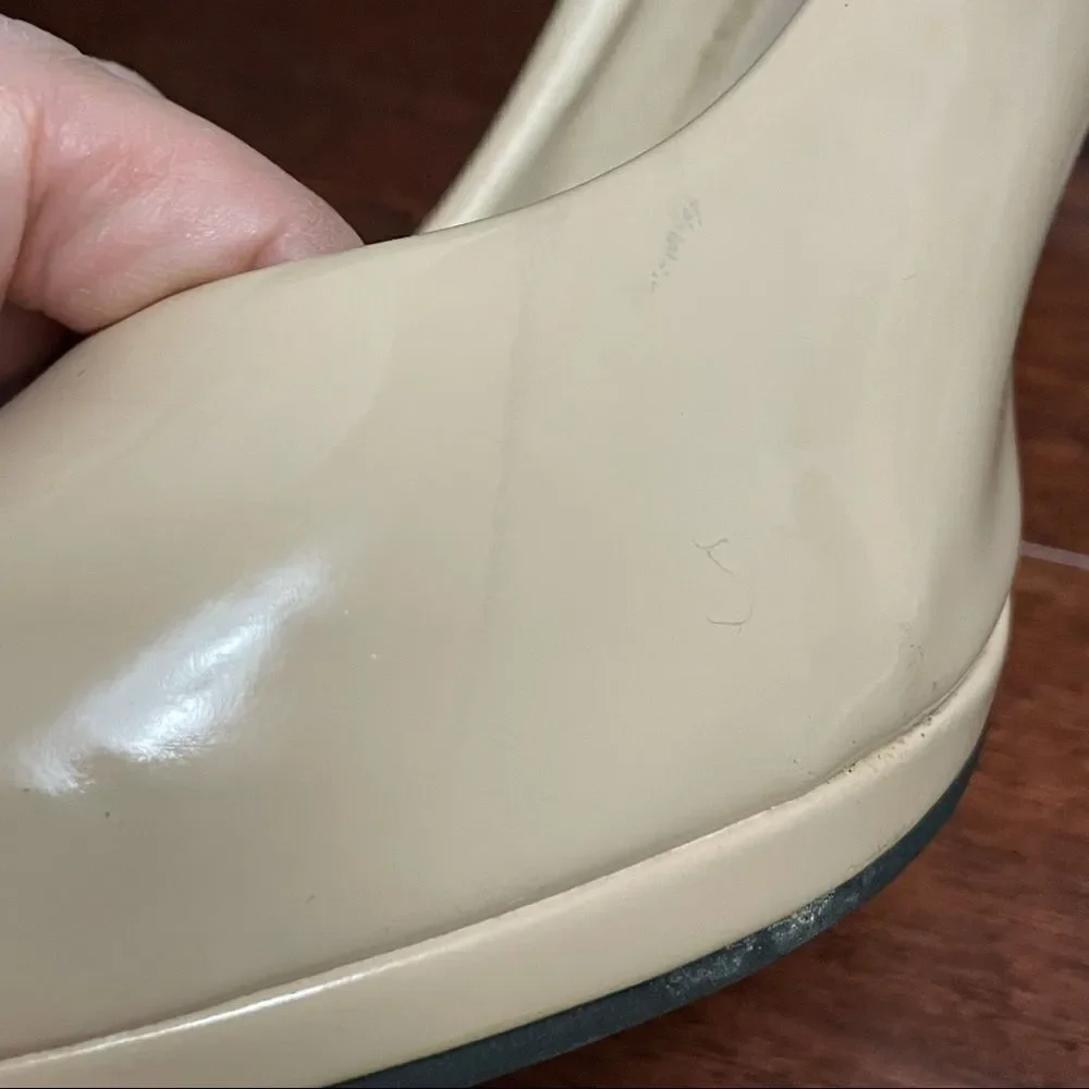 Shishang Jinzi Closed Toe Pump Shoe Beige Size 40 euro US 8.5