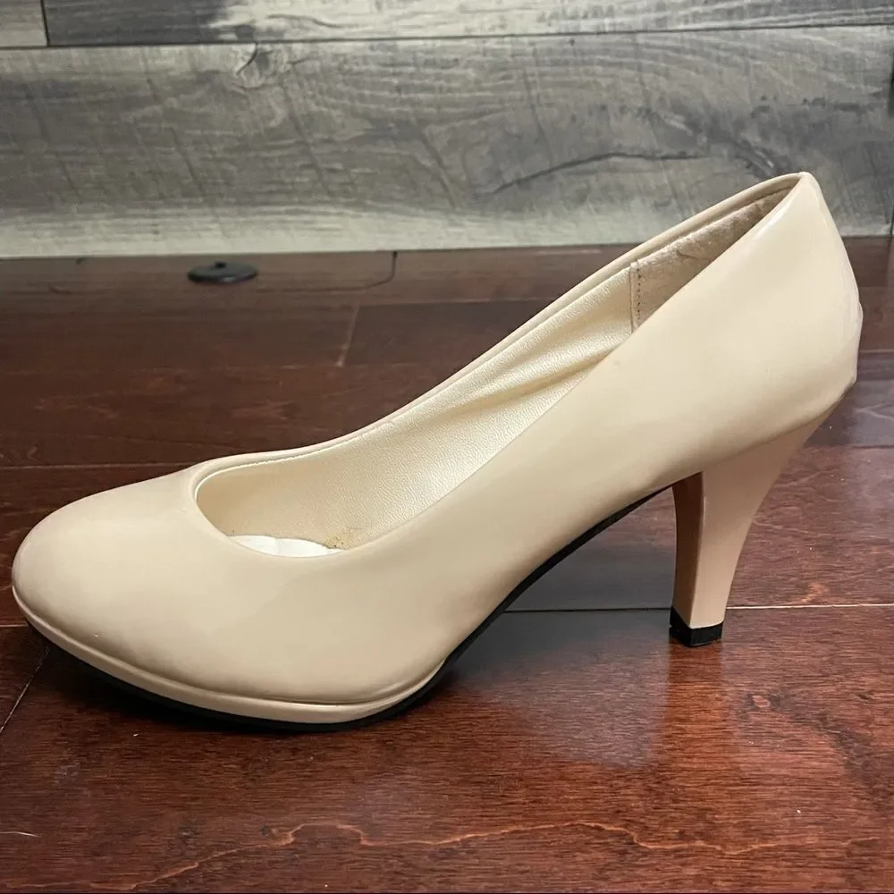 Shishang Jinzi Closed Toe Pump Shoe Beige Size 40 euro US 8.5