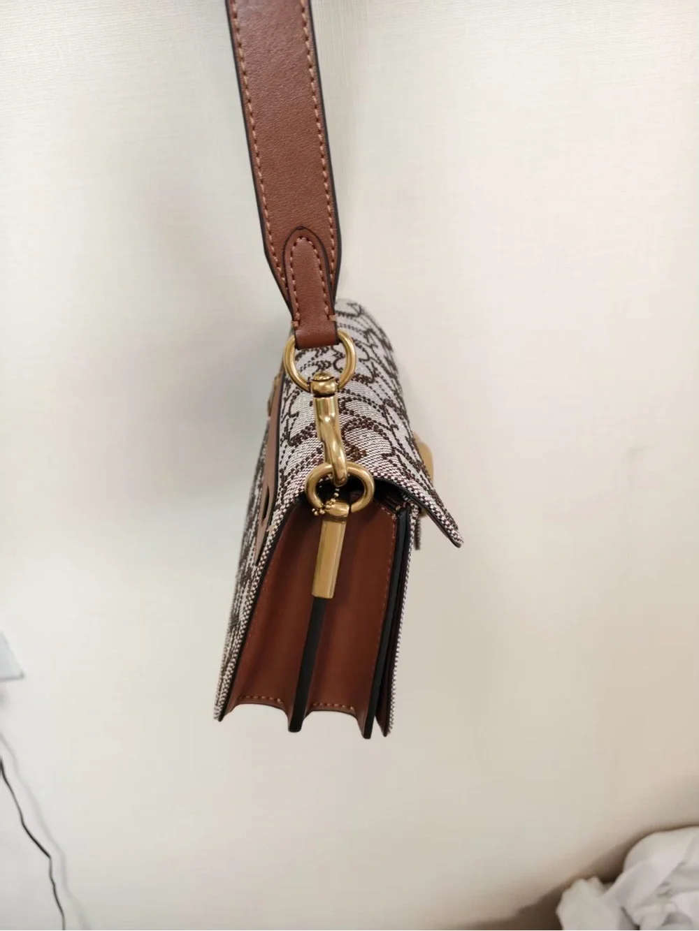 Coach. elegant crossbody