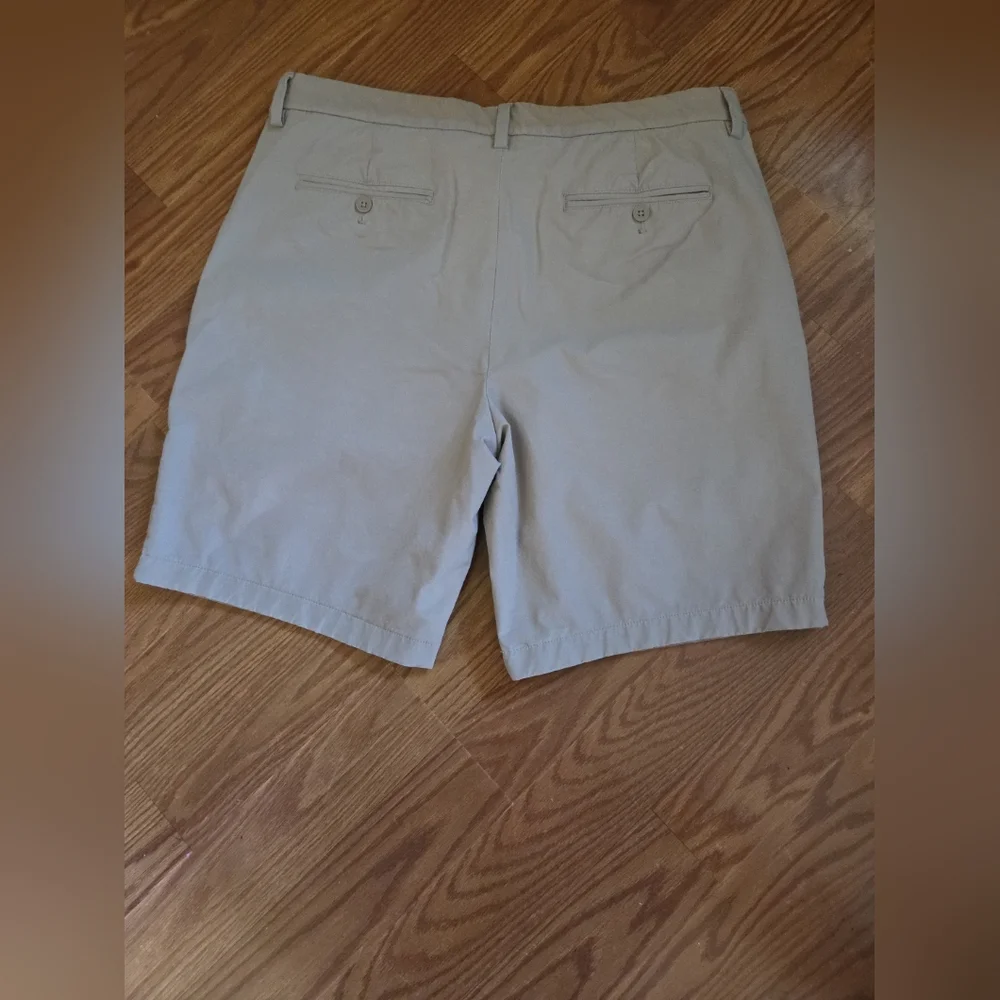 Vineyard Vines Men's‎ Khaki On The Go  Athletic Shorts Size 34