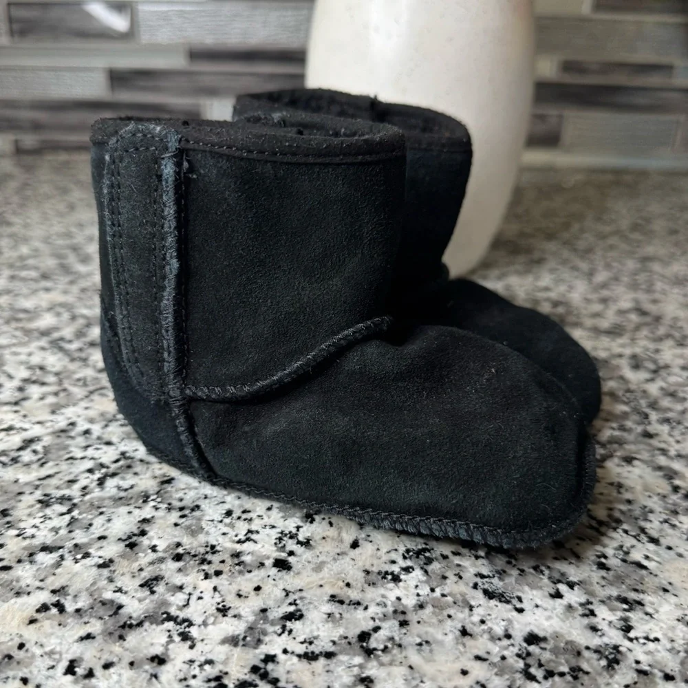UGG Baby Classic boots in black suede Size 4/5 Baby