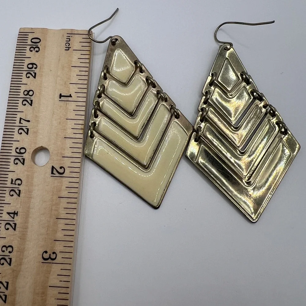N/A bold geometric