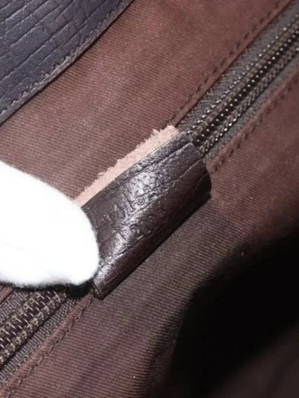 Gucci brand	gucci color	beige