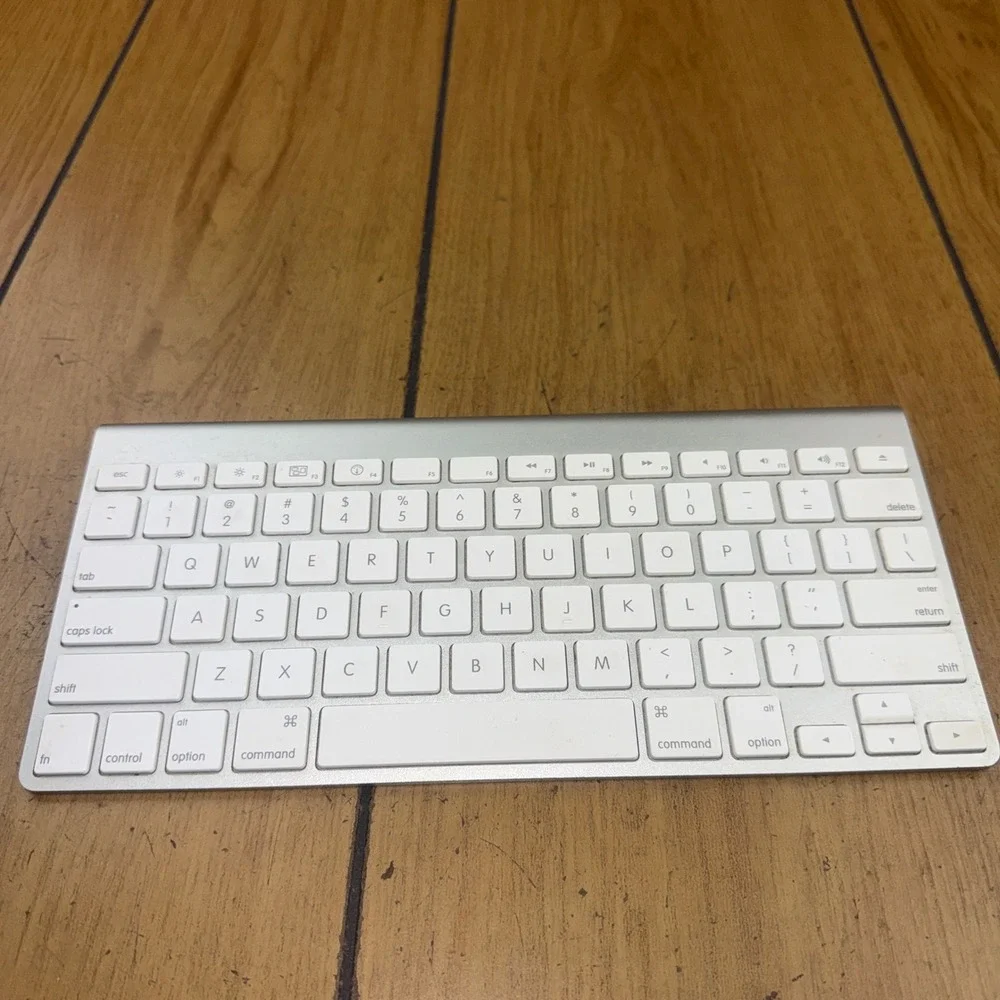 Apple Wireless Keyboard Silver White‎ Bluetooth Model A1314 Mac iPad parts