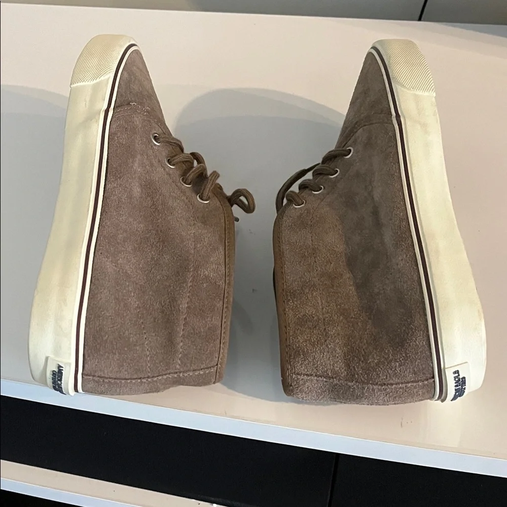 American Eagle Outfitters classic suede