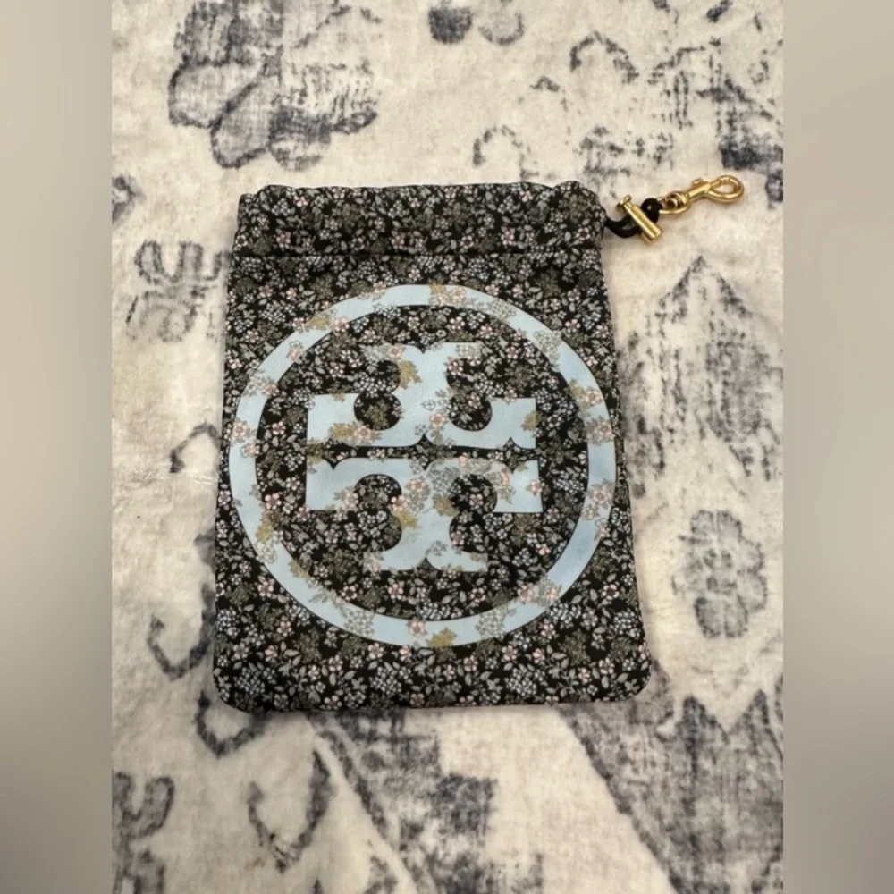 Tory Burch reposhing this