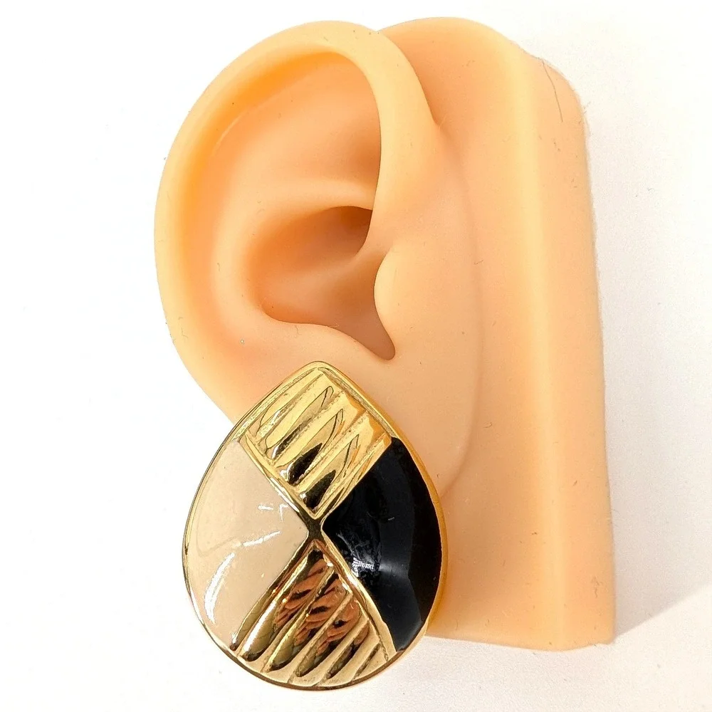 Vintage Geometric Enamel‎ Clip-On Earrings Gold Tone Black Cream Teardrop 80s
