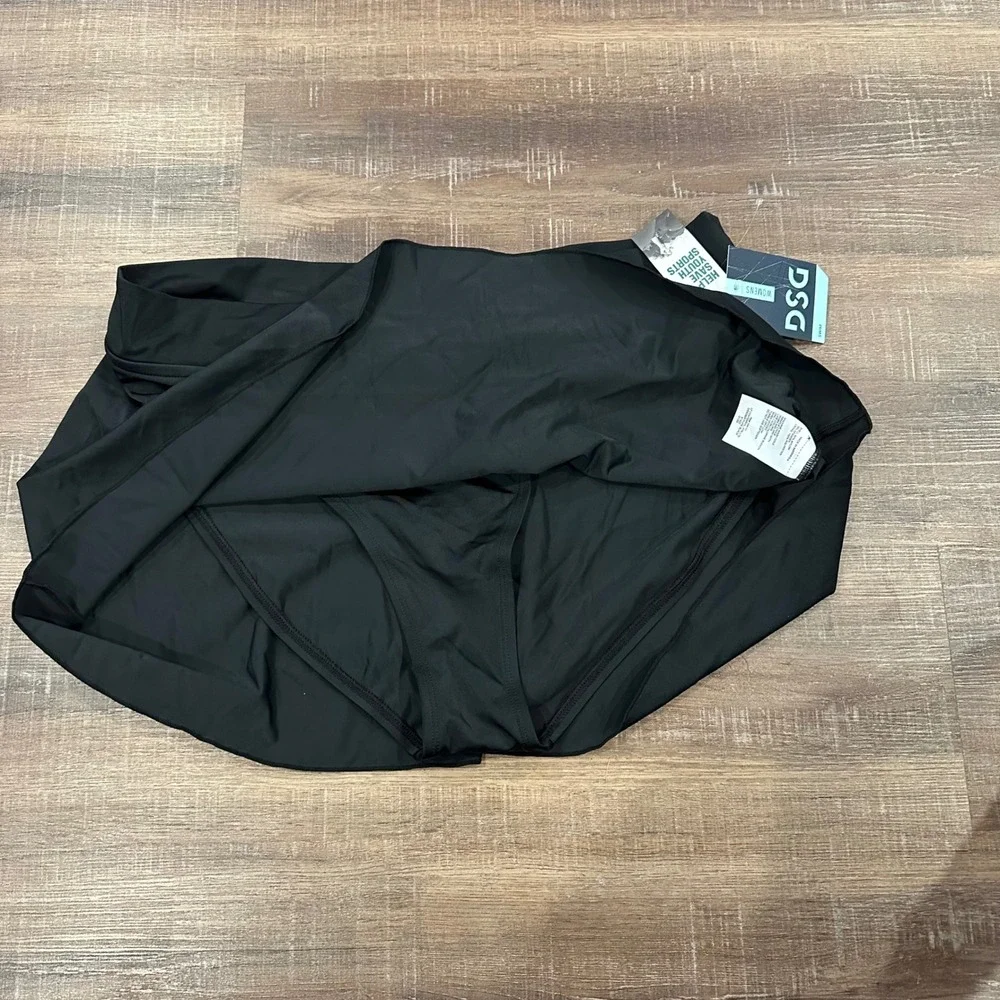 DSG skort attached design