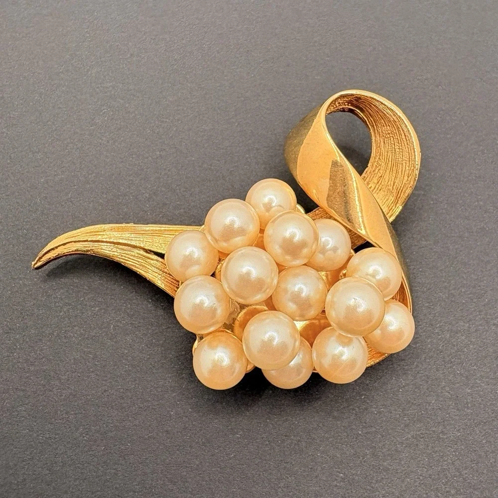 Vintage Faux Pearl Cluster Bouquet Brooch Flower Ribbon MCM Retro Glam 2.5