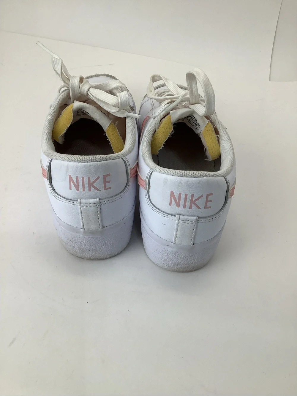 Nike day upper accents