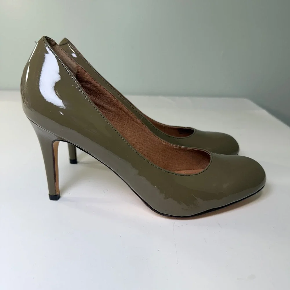 Corso Como Olive Green‎ Patent Leather Round Toe Pumps Stiletto Heels Size 9.5