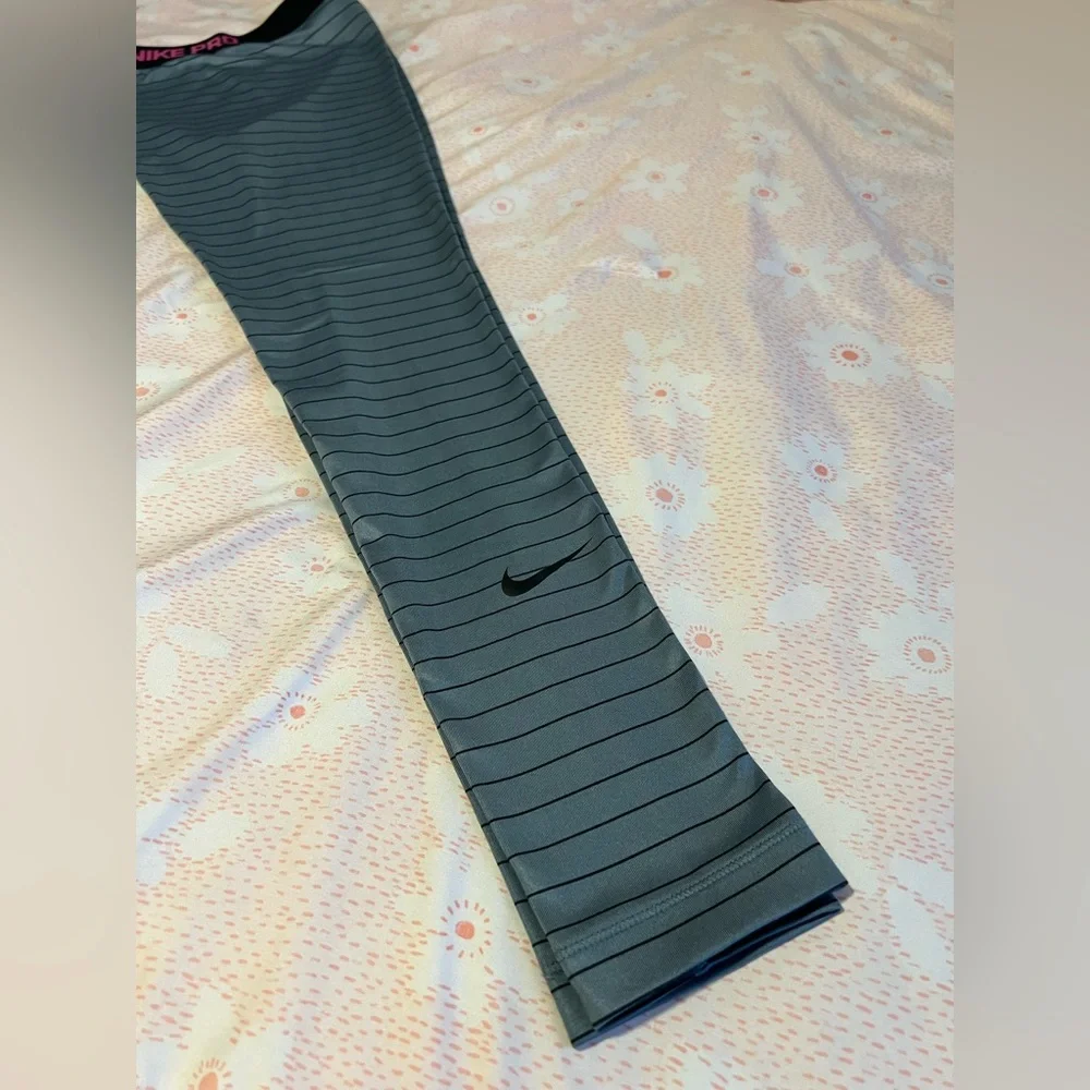NIKE PRO DRI-FIT Women’s Athletic Leggings Pants Small Gray w Black Stripes Pink