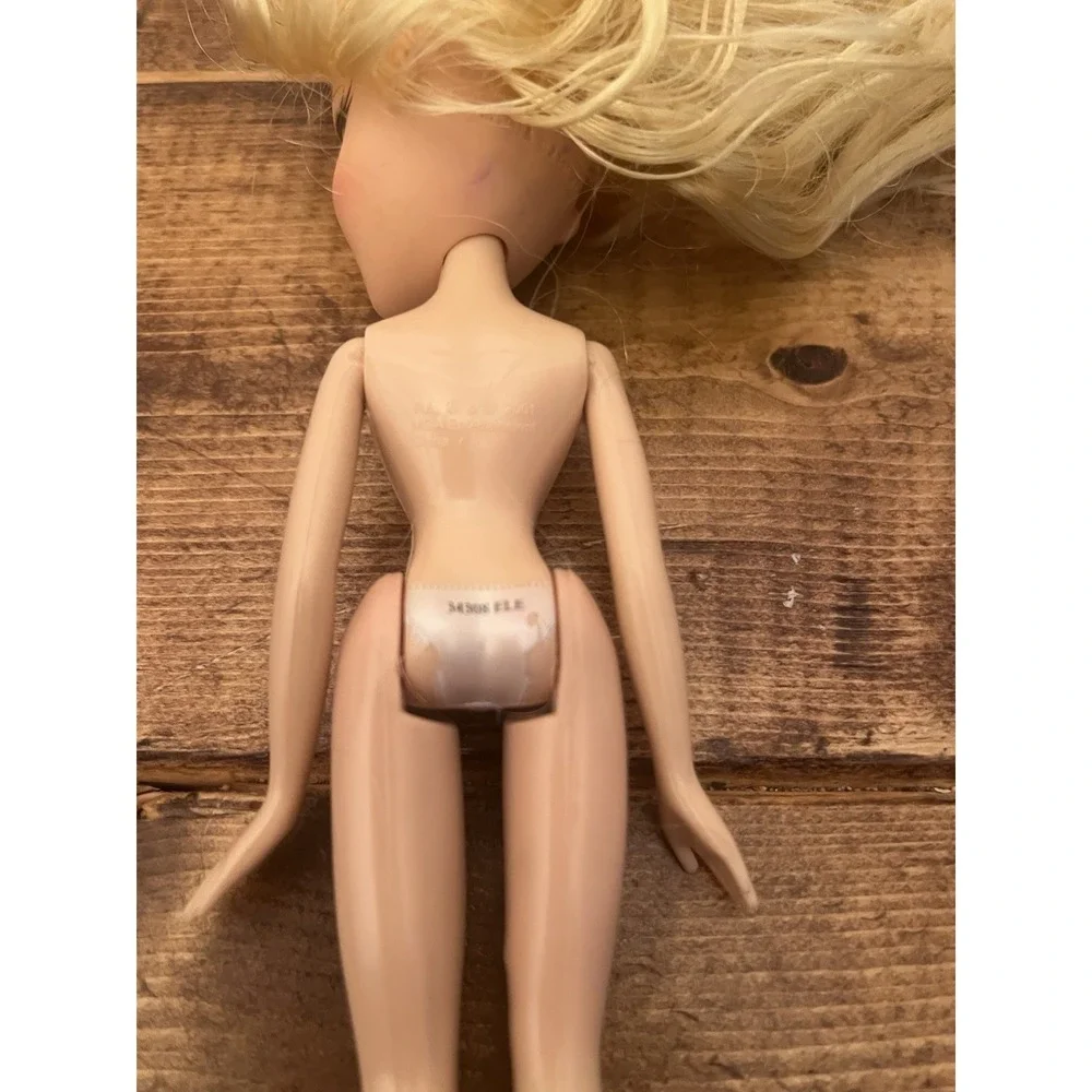 Bratz Cloe 2001 MGA Vintage Doll Nude Gold Tinsel Blue eyes Pink Lips