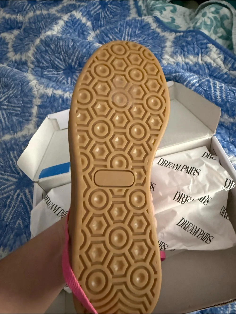 Dream Pairs vibrant hot