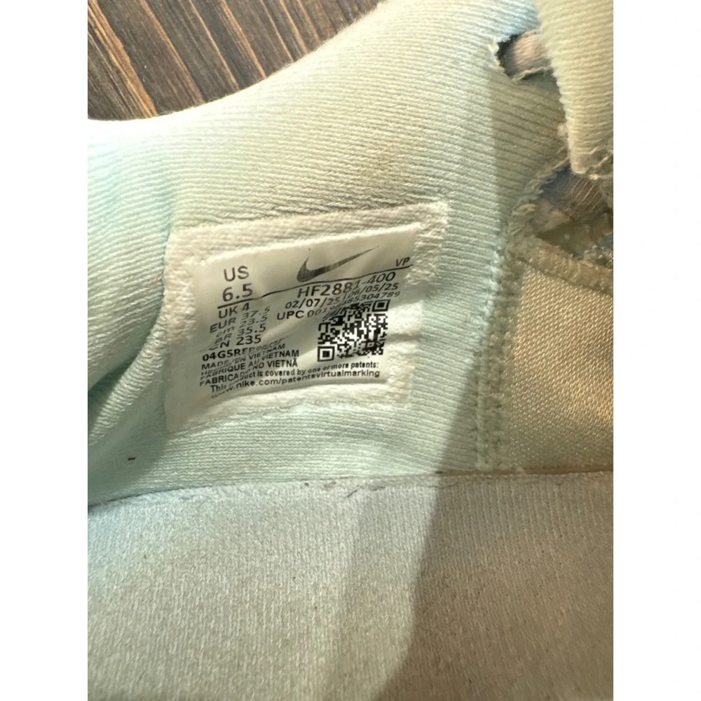 Nike sabrina magnetic