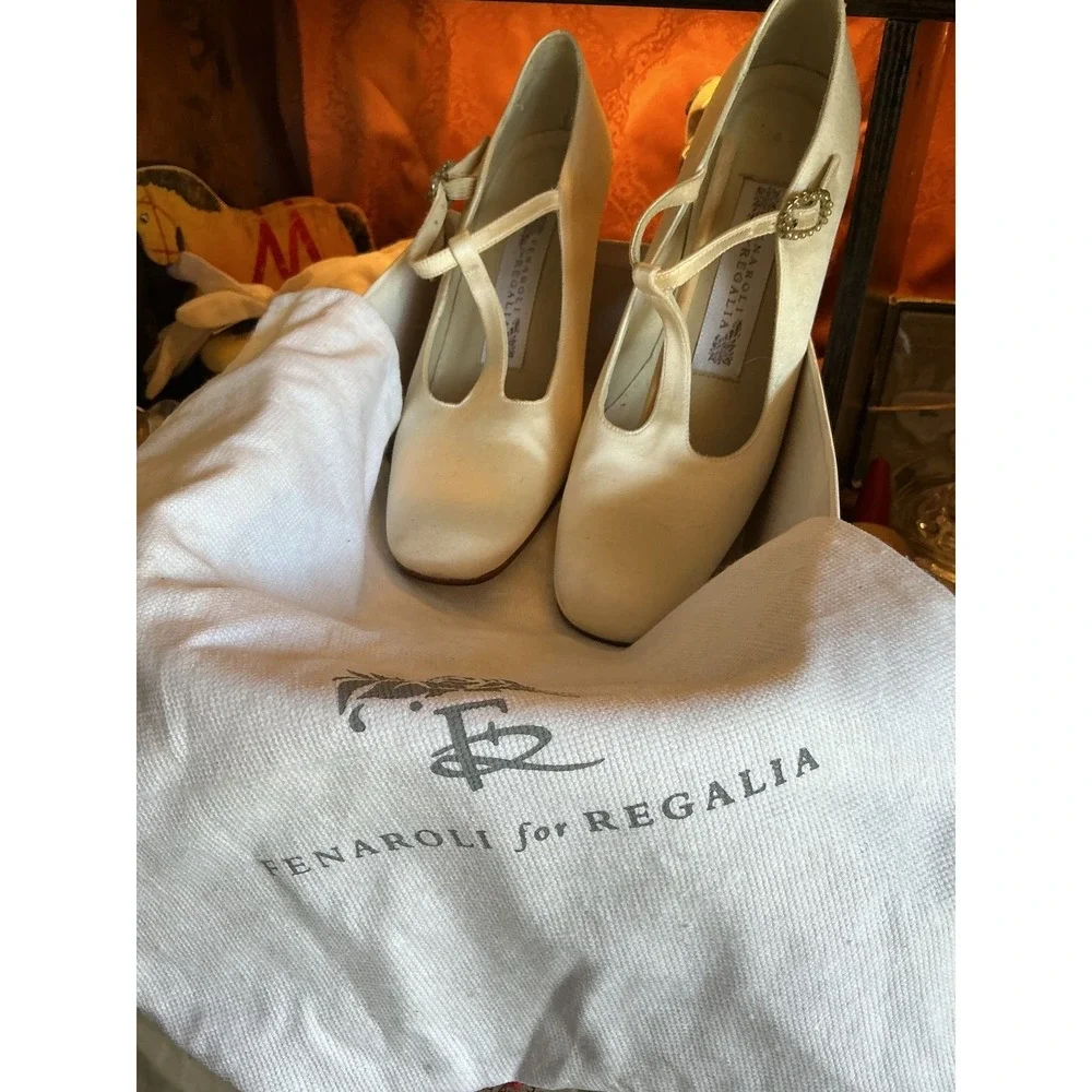 Vintage satin wedding shoes 6 1/2.