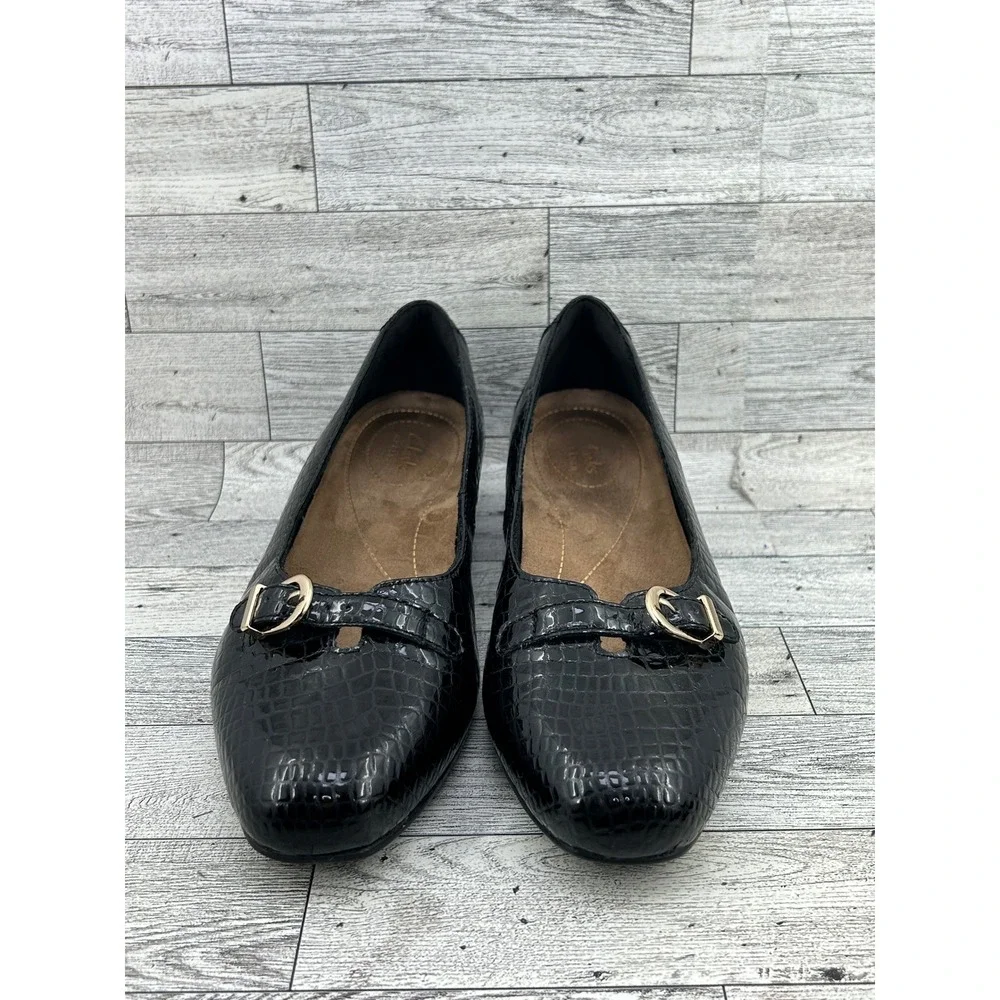 Clarks Artisan‎ Women Black Croc Embossed Patent Leather Buckle Pumps Size 9.5