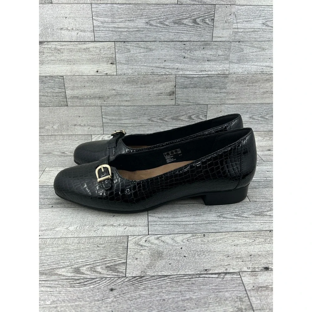 Clarks Artisan‎ Women Black Croc Embossed Patent Leather Buckle Pumps Size 9.5