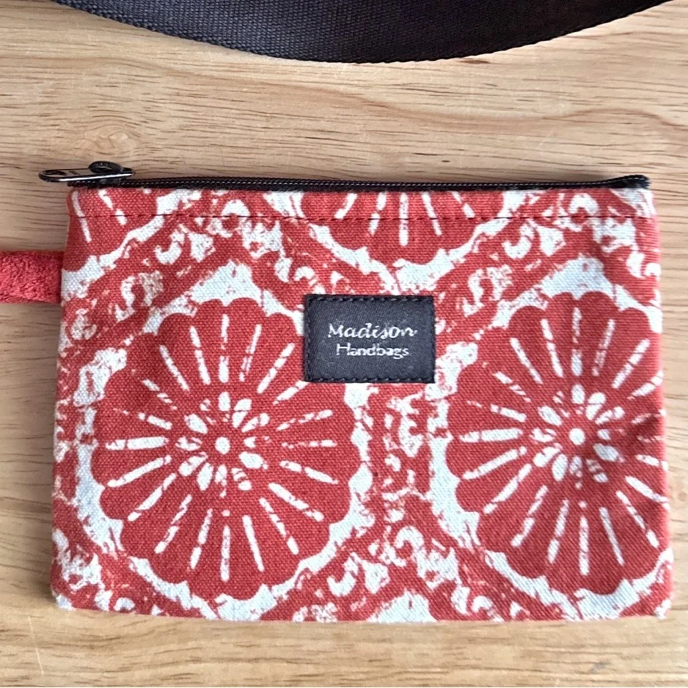 Madison Handbags pop travel top