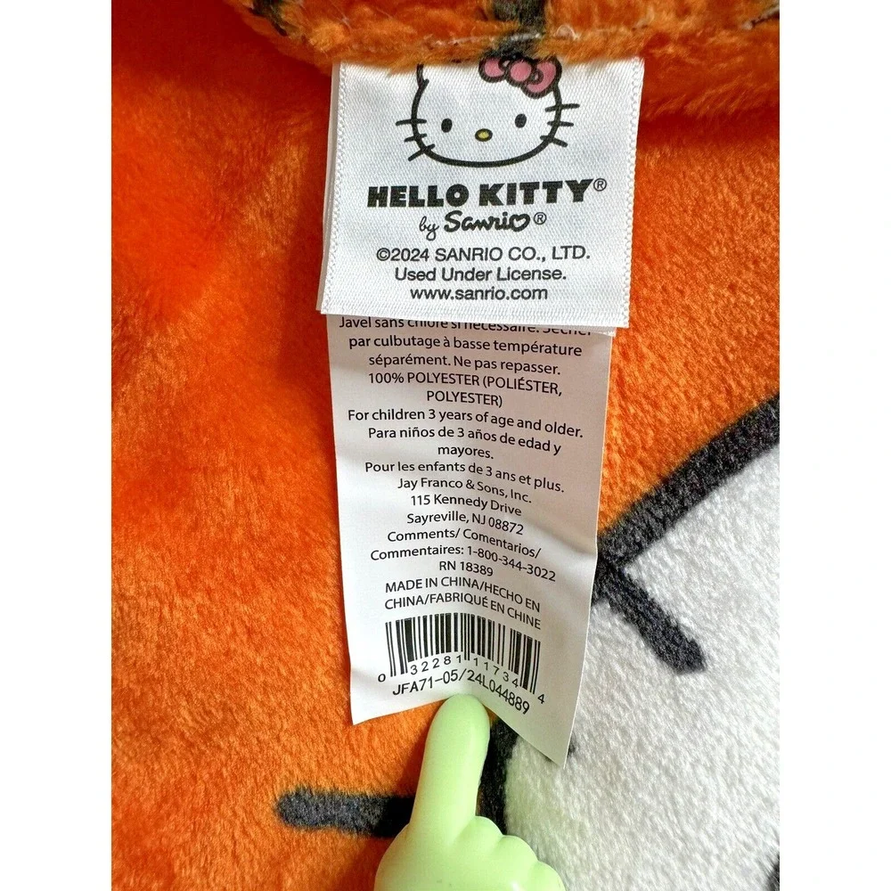 Hello Kitty sofa moons