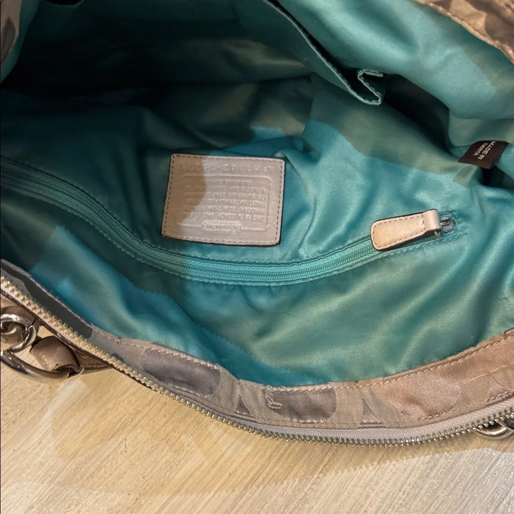 Coach elegant shoulder