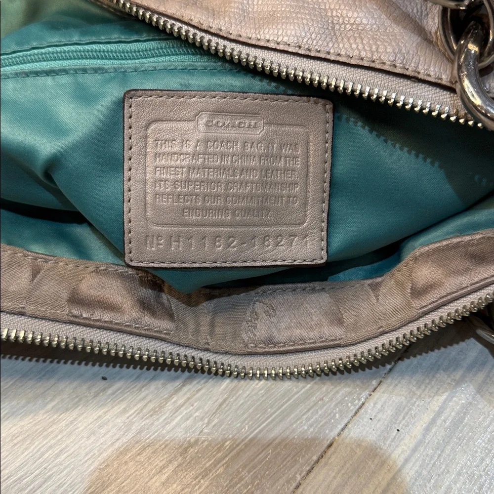 Coach elegant shoulder