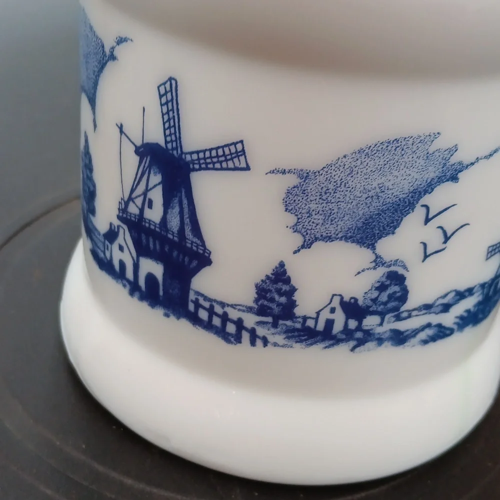 Vintage 1970s Holland Delft white blue milk glass opaline canister