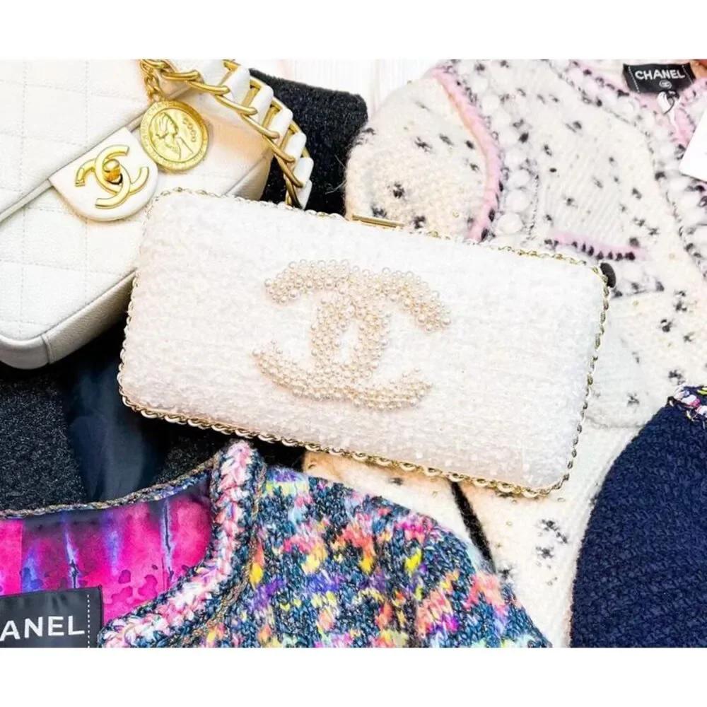 CHANEL brand color