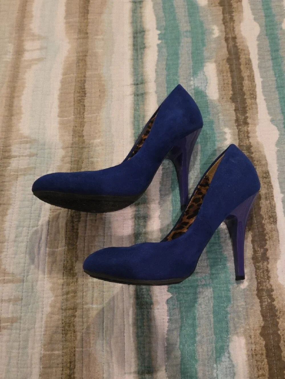 Guess see sleek print