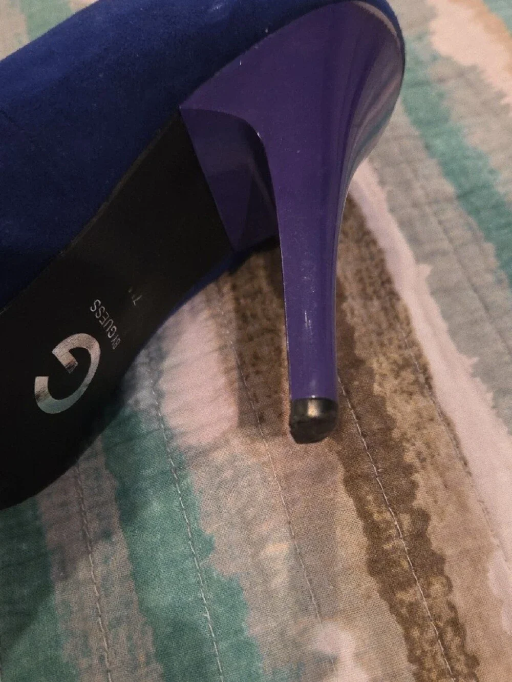 Guess day pumps brand