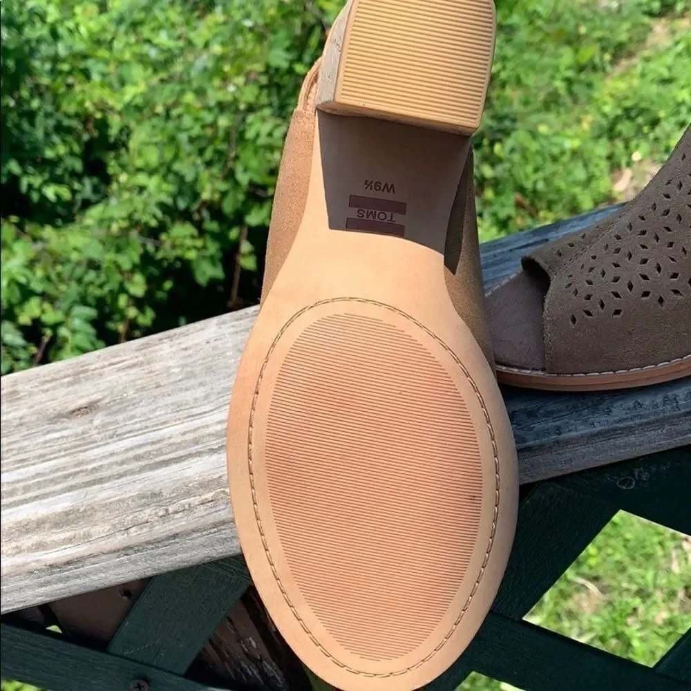 Toms Cork Heeled Open toe  Sz 9.5W New