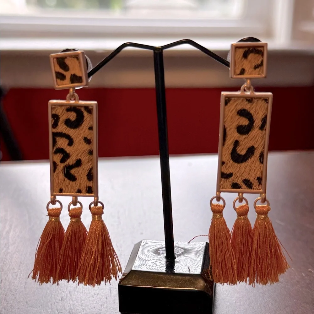 Leopard Print Tassel Earrings Great used condition gold tone