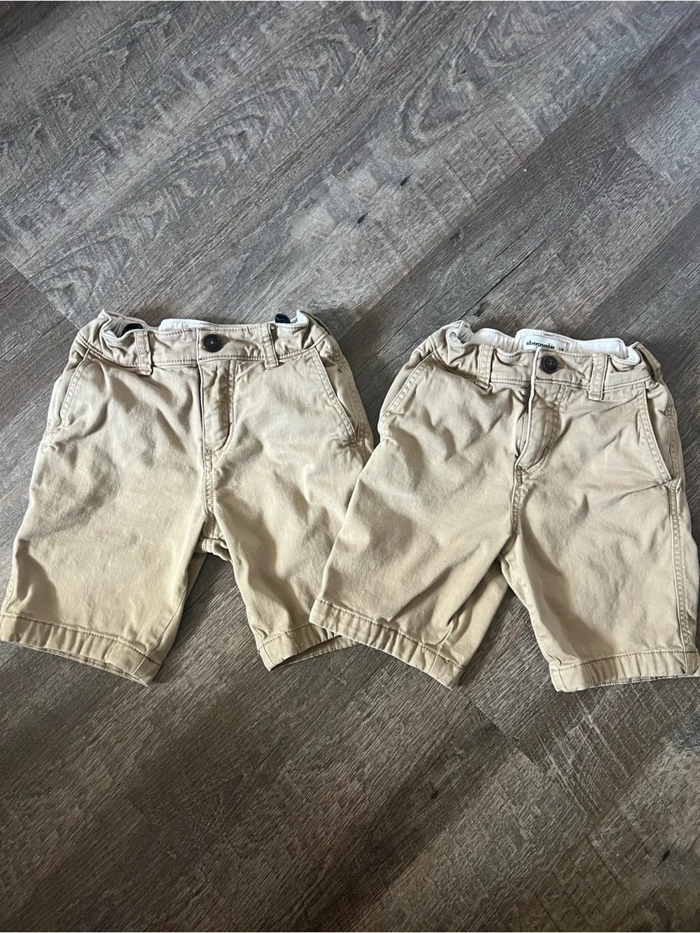 Abercrombie Kids Boys Khaki Shorts Set of 2-Size 7/8‎