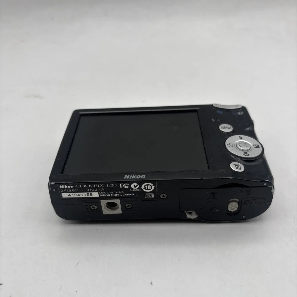 Nikon COOLPIX L20 10.0MP Digital  - No Battery/ No‎ Charger - For Parts Only