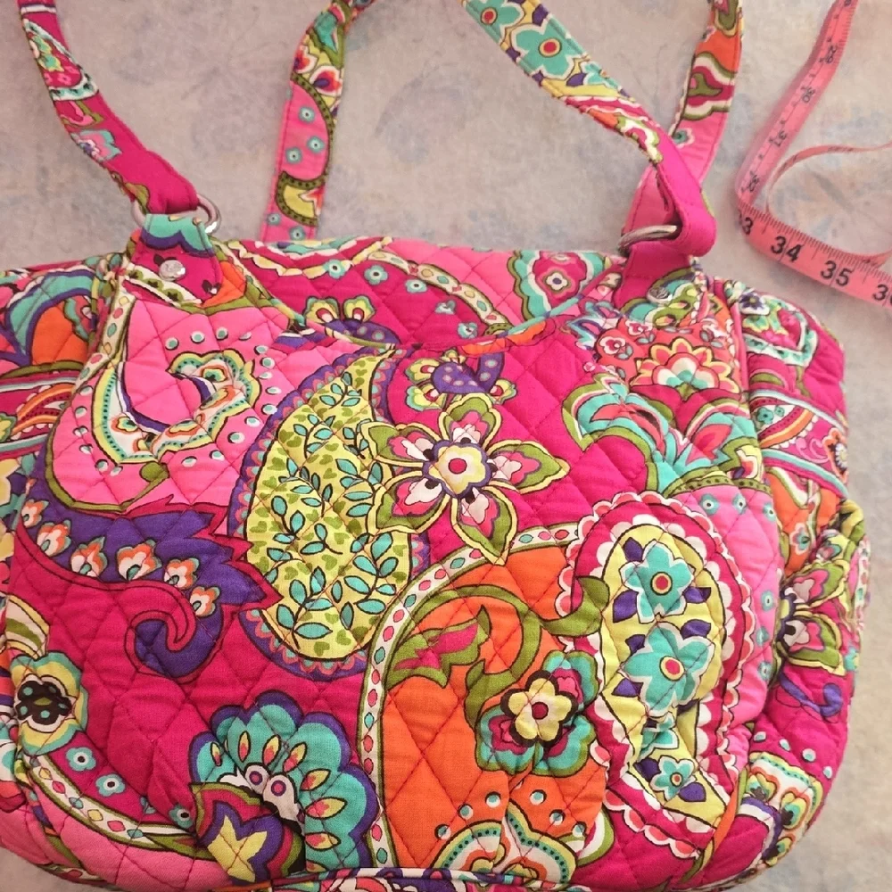 Vera Bradley vibrant shoulder