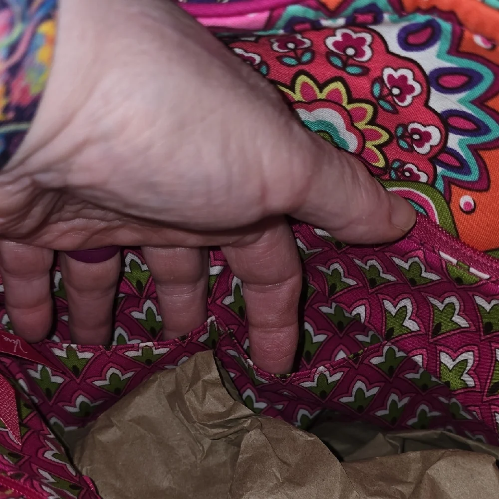 Vera Bradley vibrant shoulder