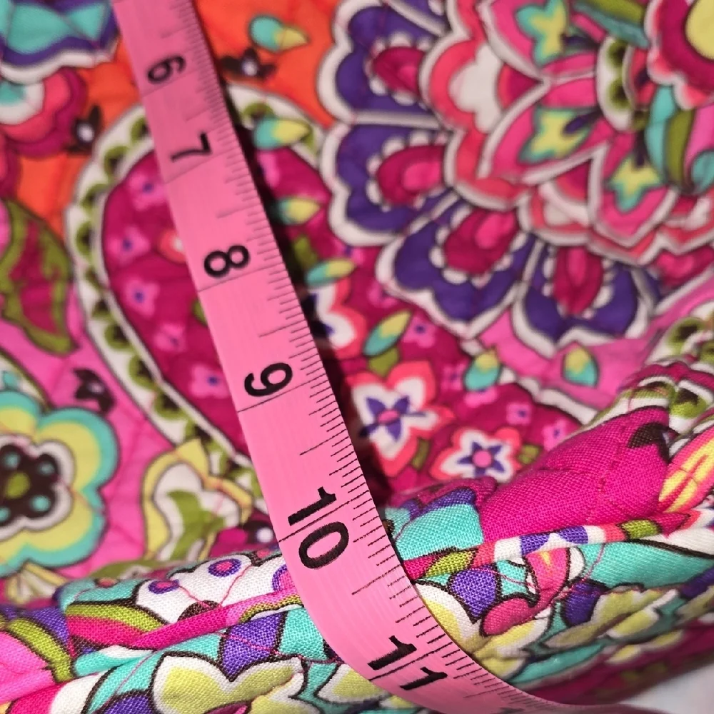 Vera Bradley vibrant shoulder