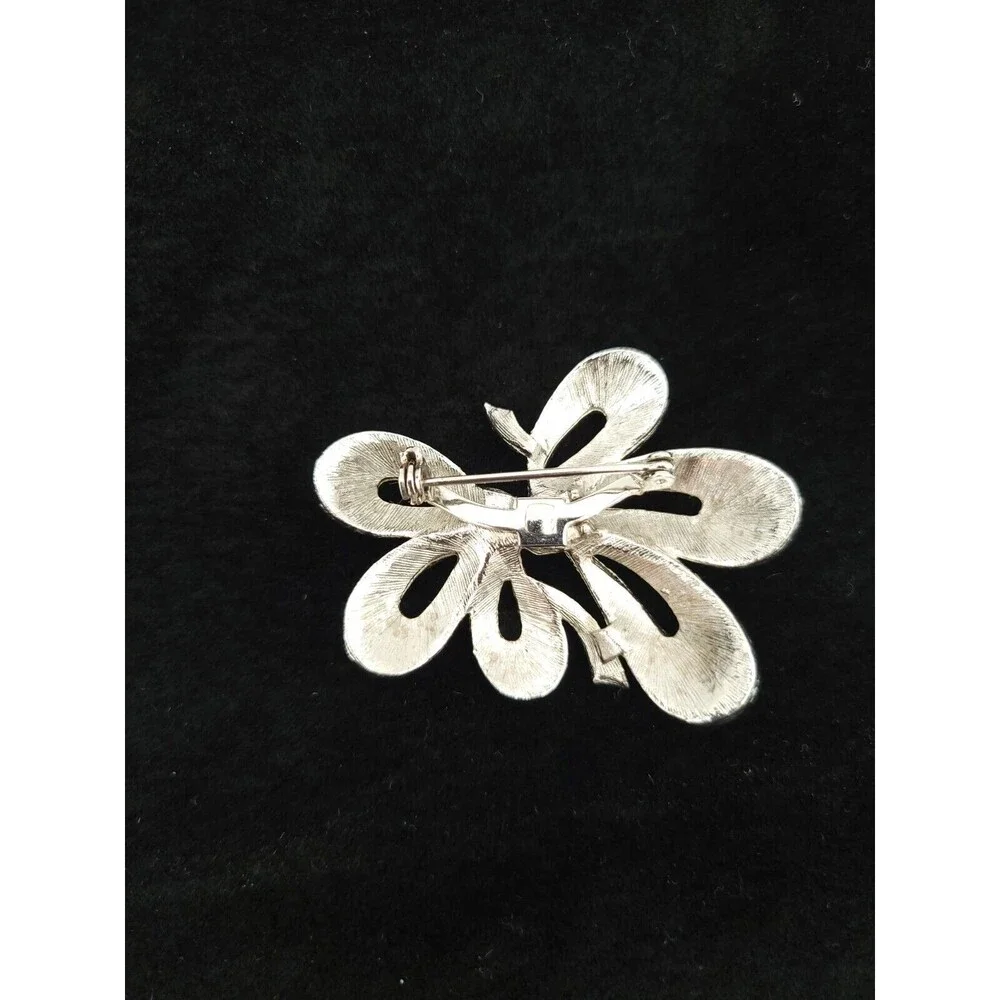 N/A brooch 75 shaped