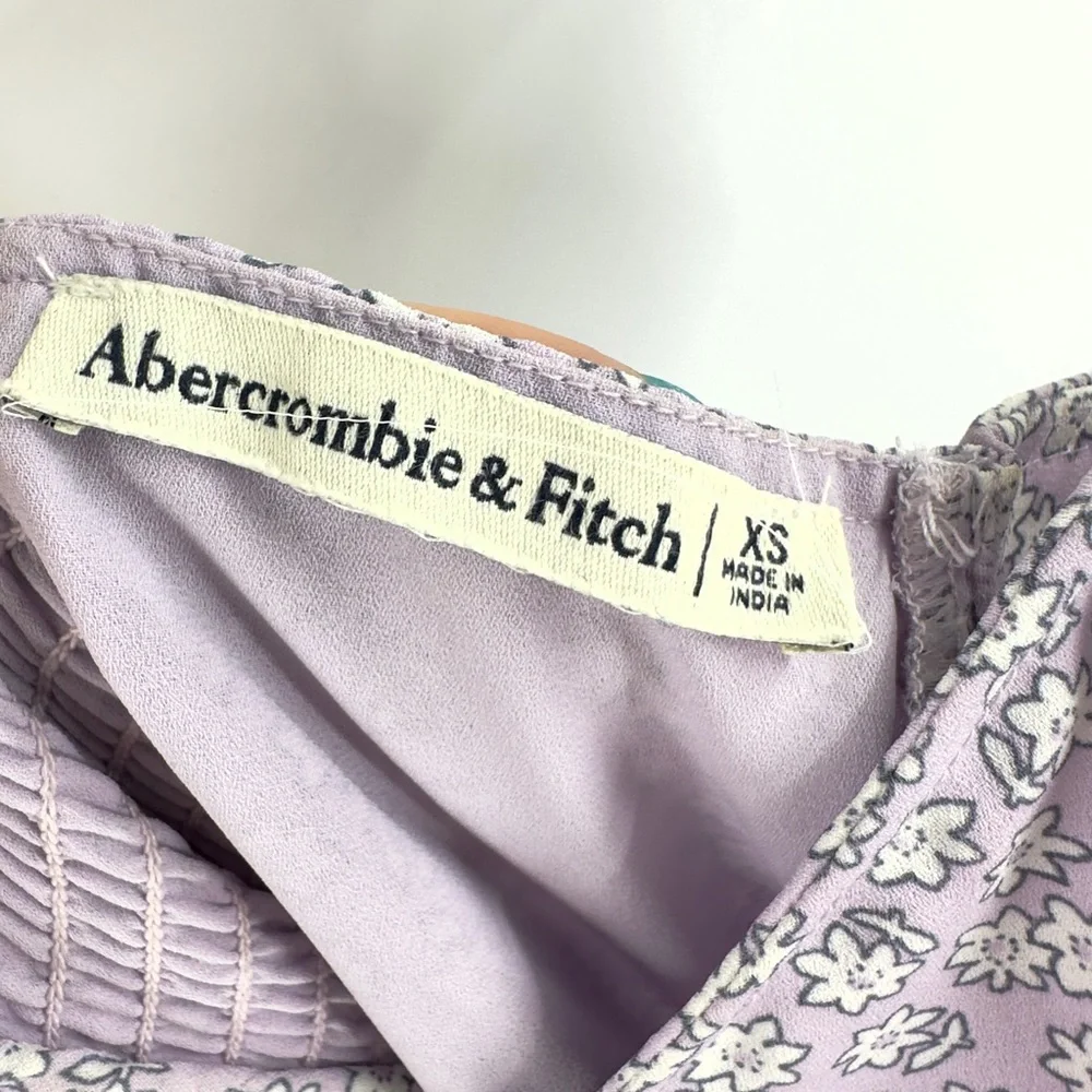 Abercrombie & Fitch item ensure color