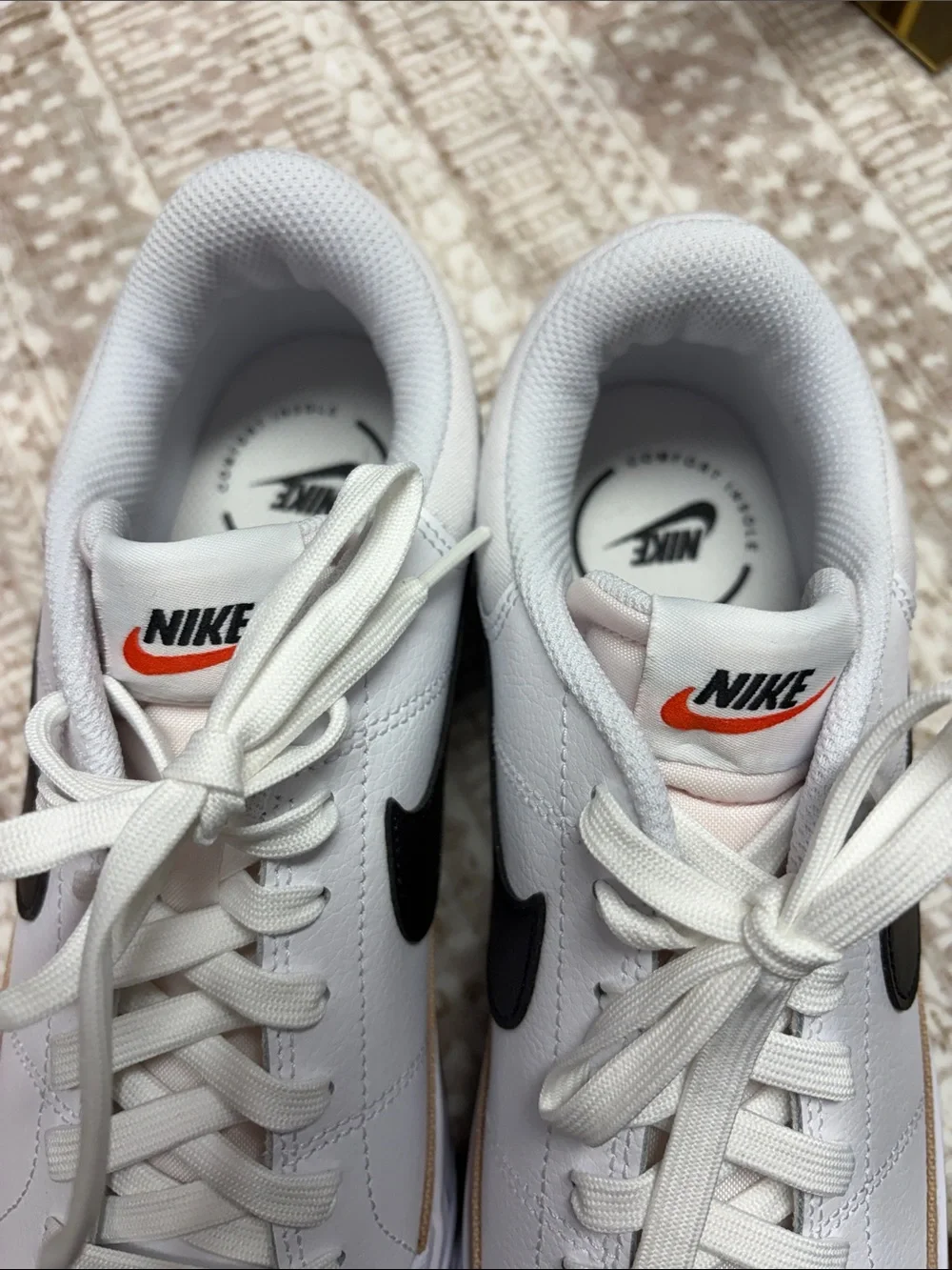 Nike women’s court