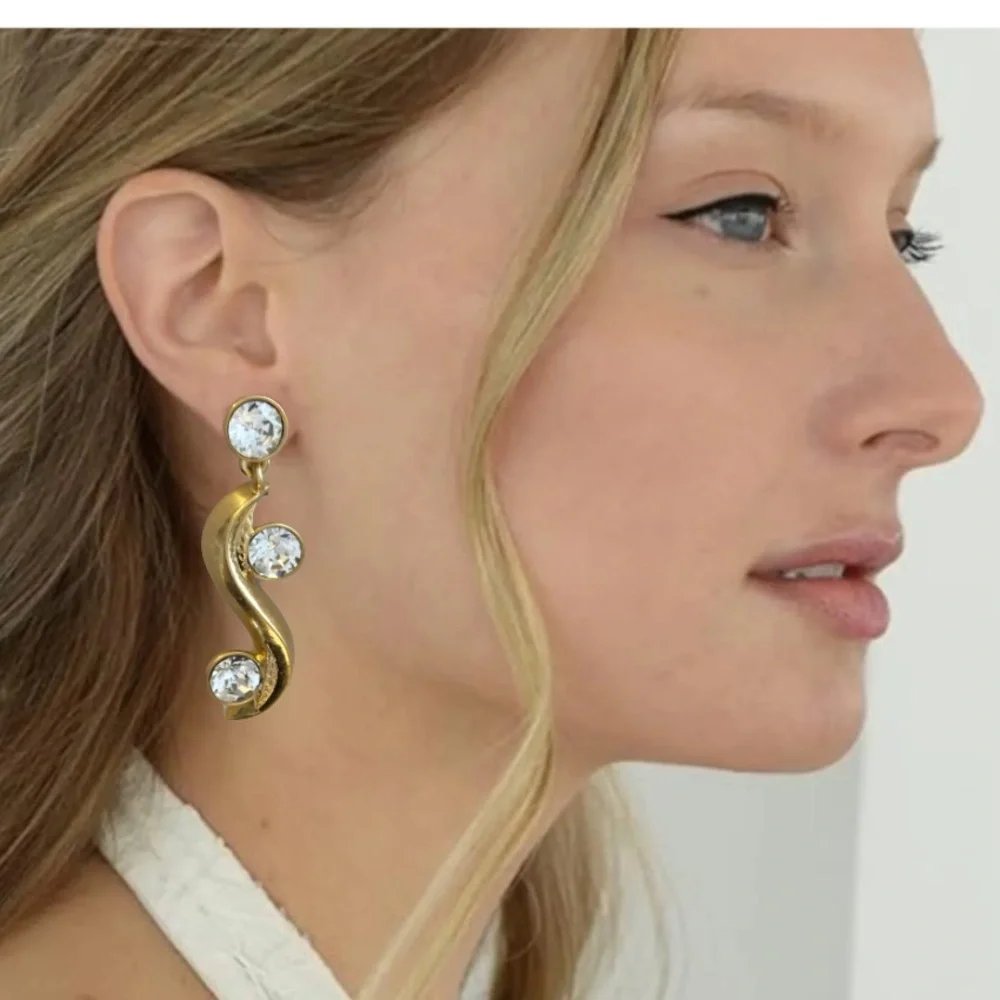 Oscar de la Renta details round