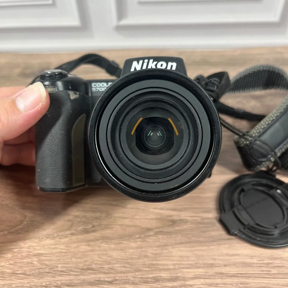 Nikon Coolpix 5700 Digital Camera Black 5.0MP 8x Zoom Bundle No Battery