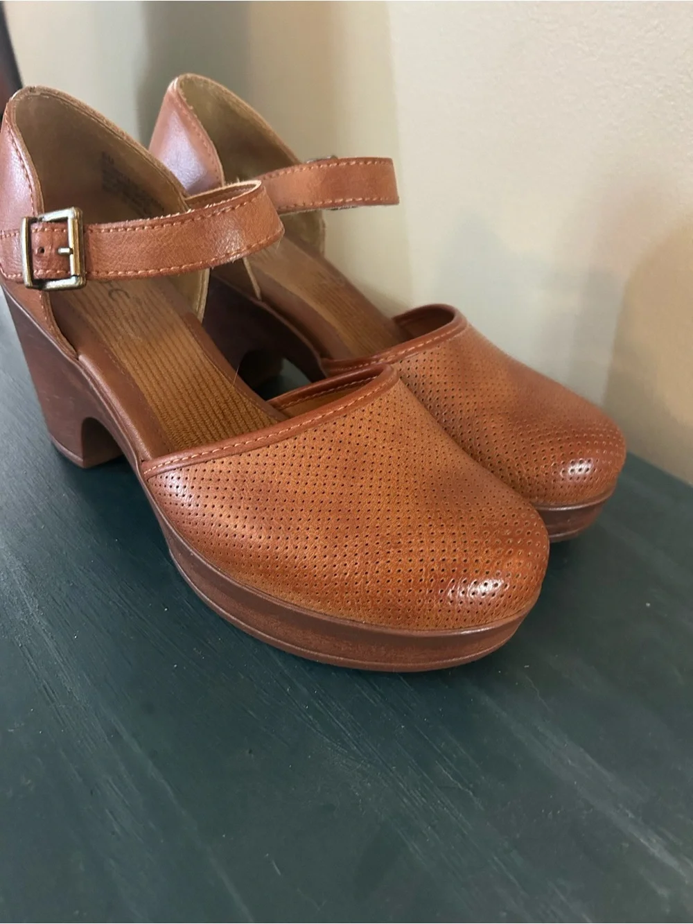 b.o.c Women's Gia Comfort Wedge Sandals