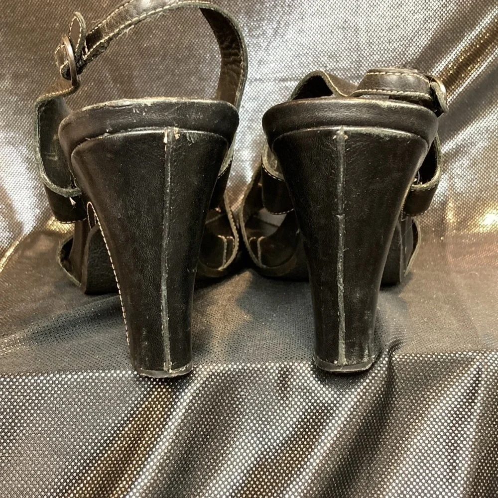 Clarks artisan black