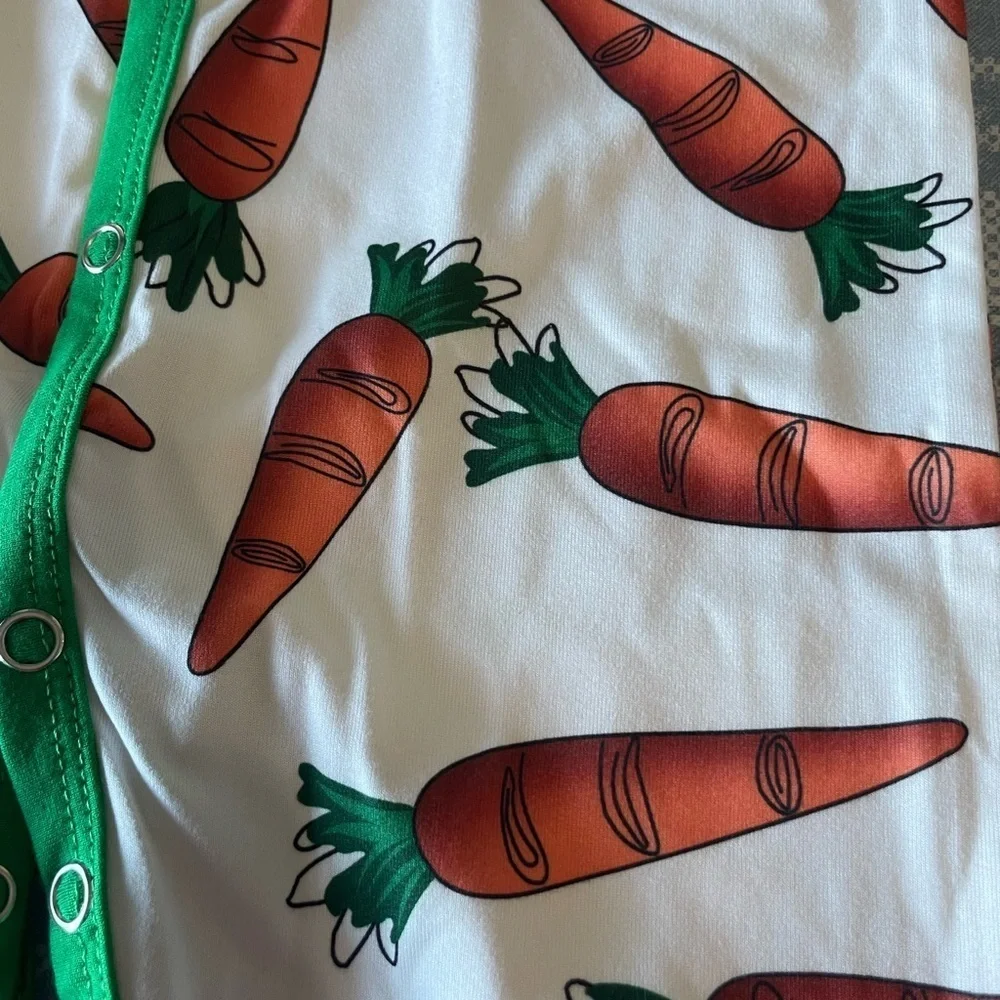 Perfect for Easter!!!! Carrot Print Baby Onesie and Hat Set size 6-12 months
