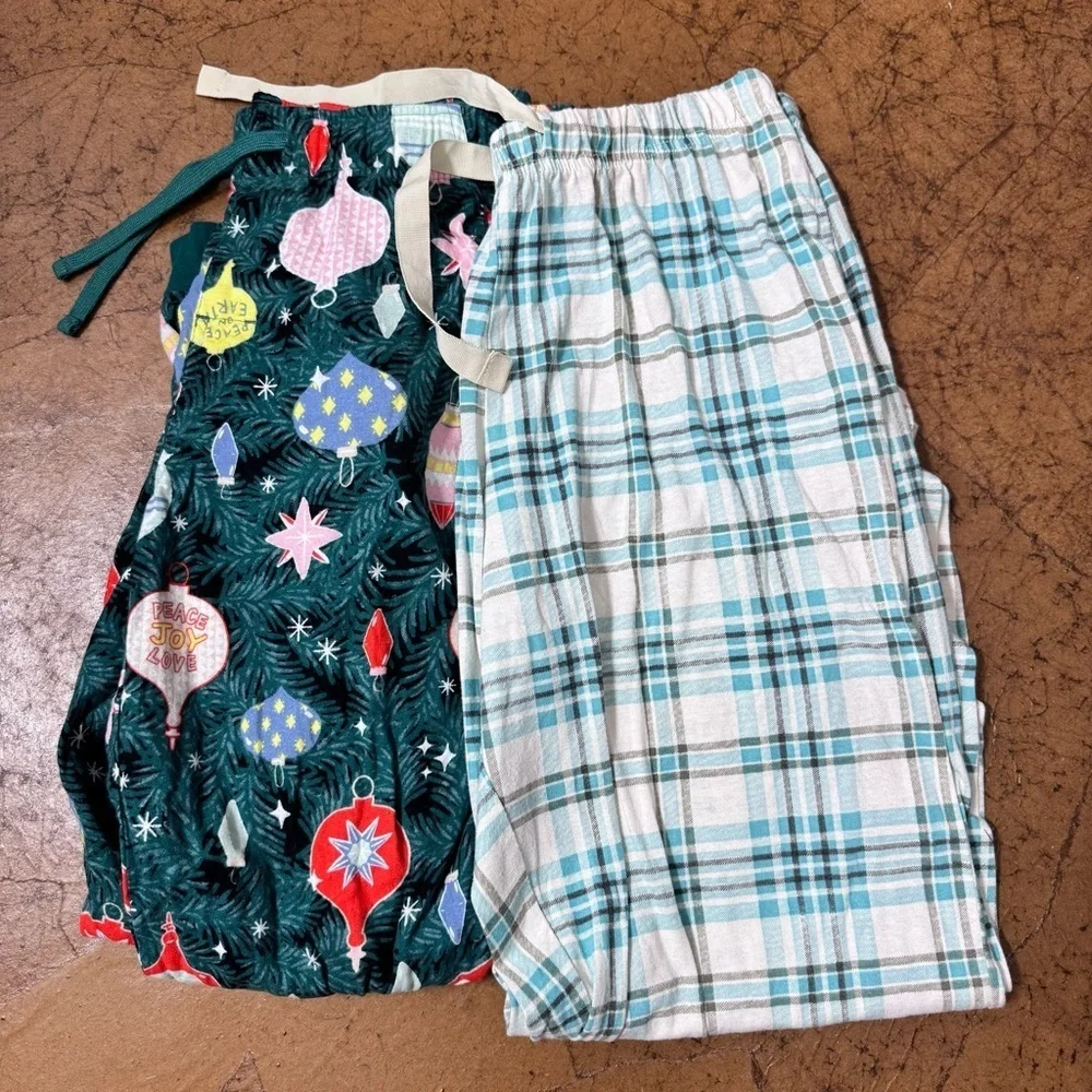 Kids 2 Pack Of Festive and Plaid Bottoms Set Size M