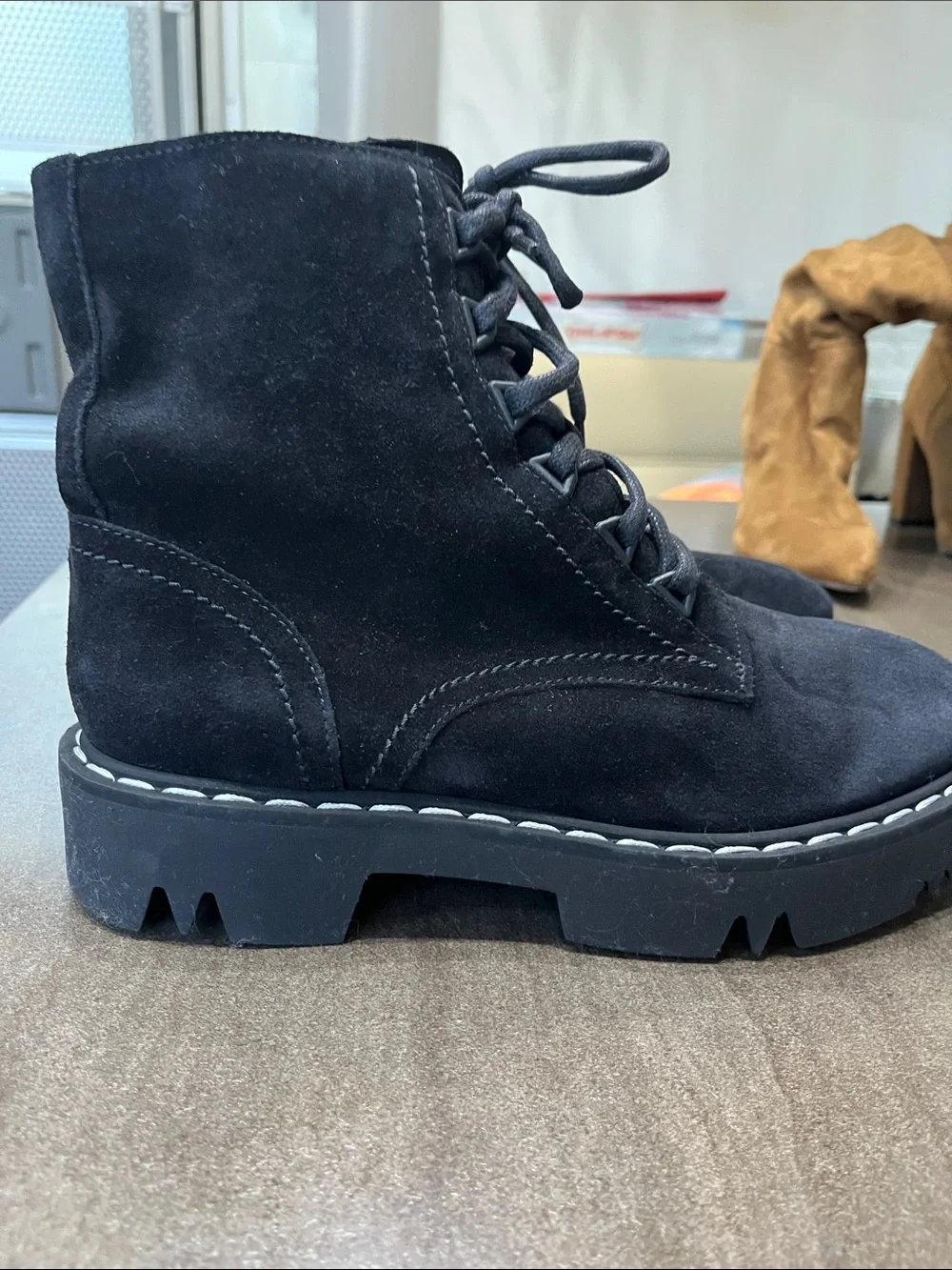 Aquatalia suede size 9m