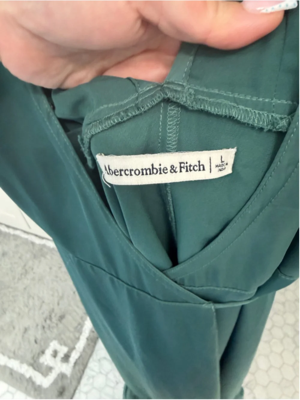 Abercrombie & Fitch wear large neckline