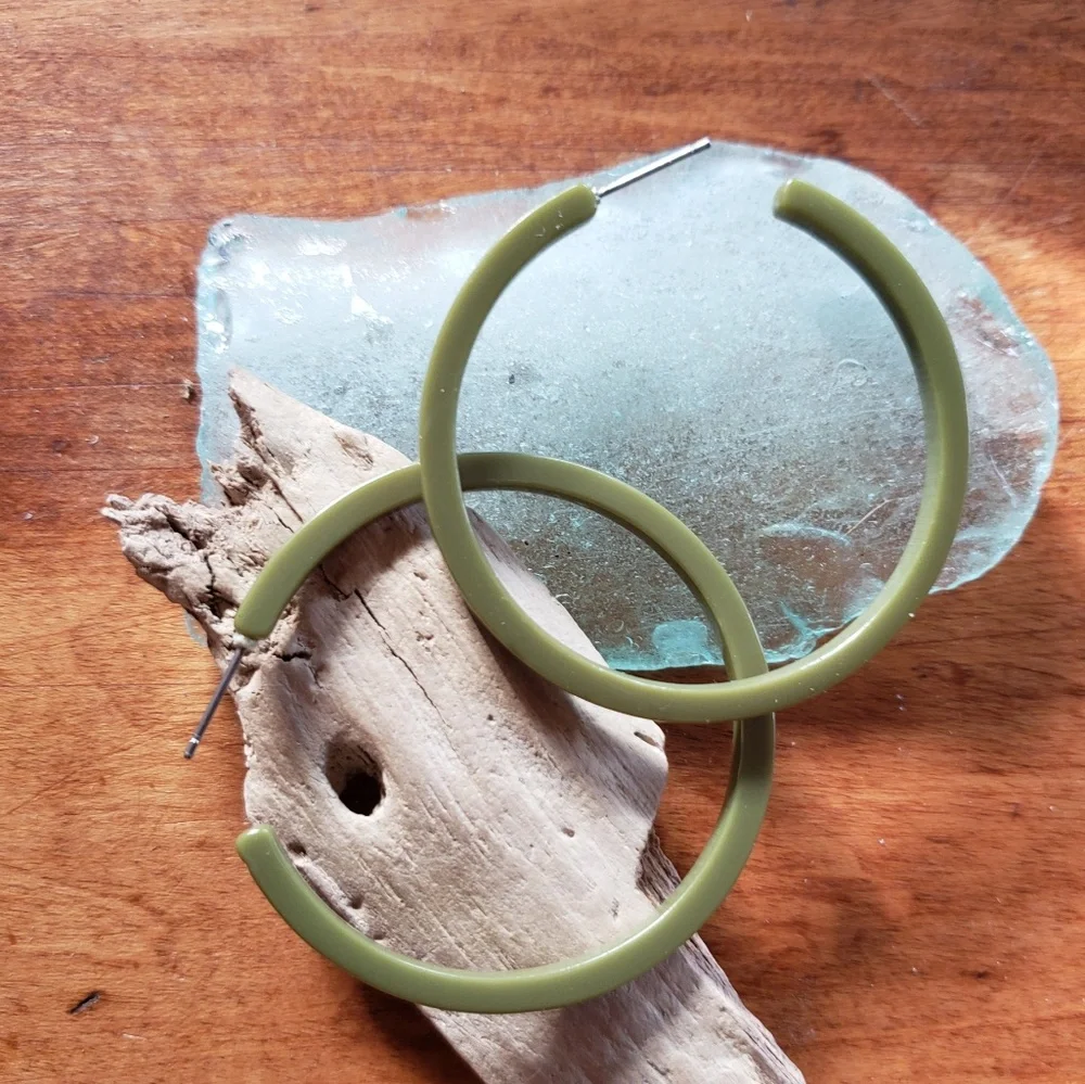Ashllery simple solid
